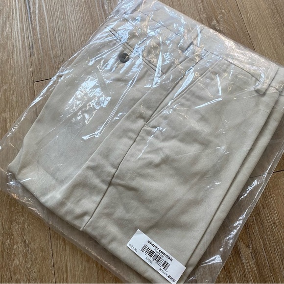 NWT Amazon Essentials Mens Classic Fit Wrinkle-Resistant Flat-Front Chinos - Picture 6 of 9